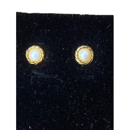 563 - A PAIR OF 9CT GOLD & PEARL EARRINGS (BOXED)