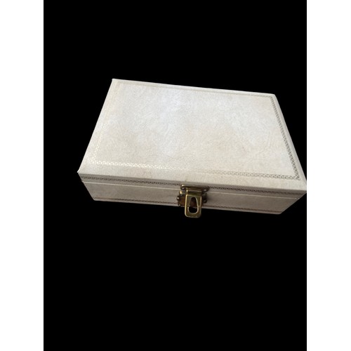 588 - A JEWELLERY BOX WITH MIXED CONTENTS