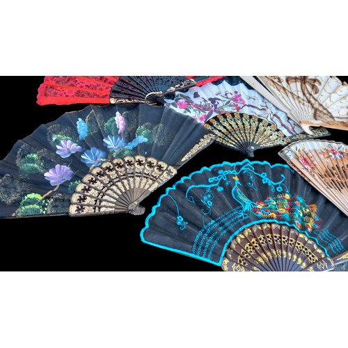 111 - A LOT OF 6 VINTAGE FANS