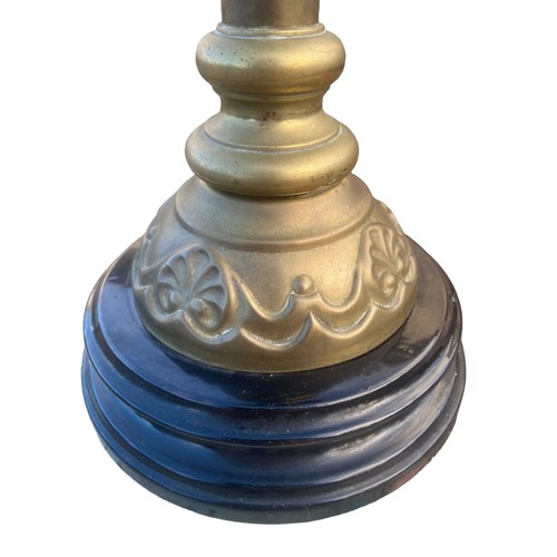 143 - AN ART NOUVEAU BRASS OIL LAMP