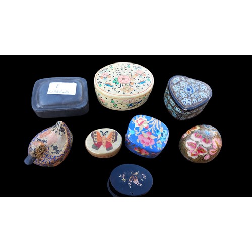 162 - A MIXED LOT OF TRINKET BOXES