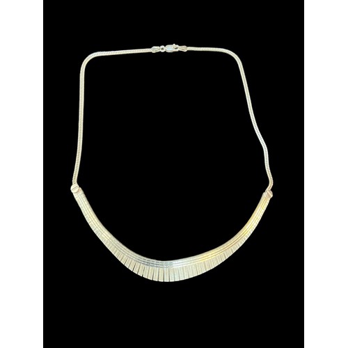 231 - A QUALITY SILVER NECKLACE HALLMARKED THROUGHOUT