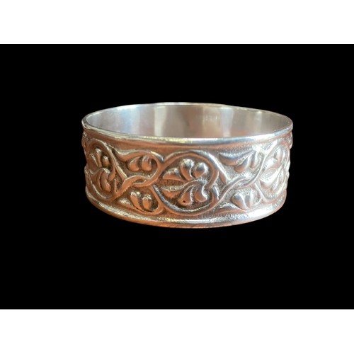 408 - A STUNNING ORNATE BIRMINGHAM SILVER NAPKIN RING