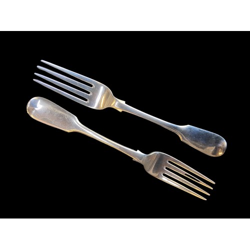 414 - A PAIR OF VICTORIAN EXETER FORKS DATED 1849 BY ROBERT WILLIAMS & SONS WEIGHS 77.73G