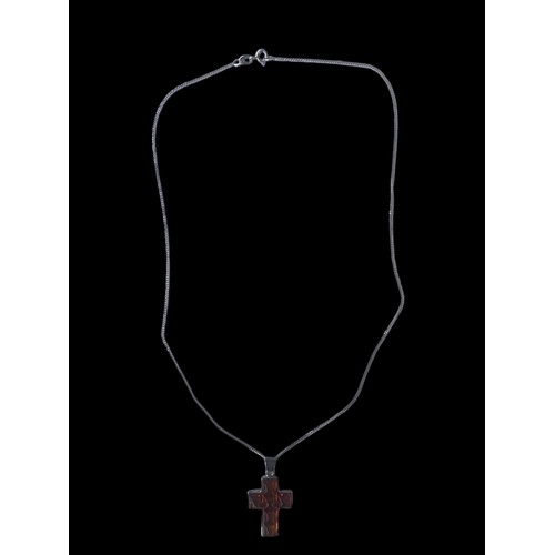 416 - A SILVER & AMBER SET CROSS ON A SILVER CHAIN