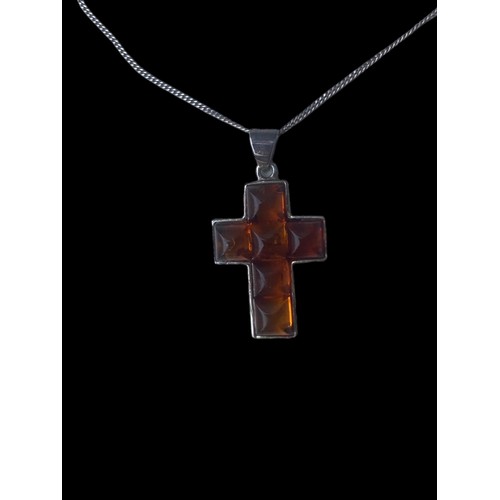 416 - A SILVER & AMBER SET CROSS ON A SILVER CHAIN