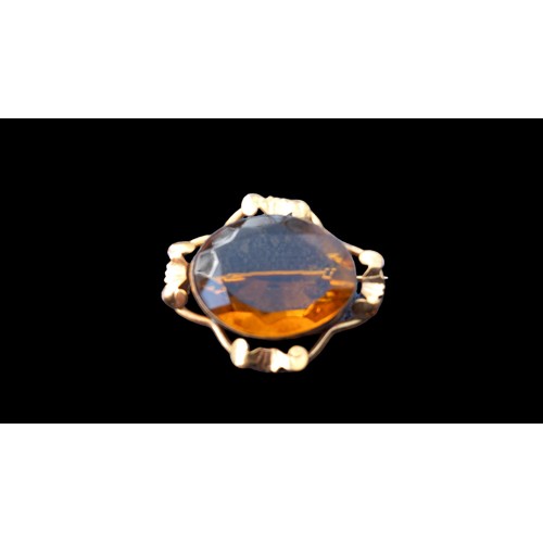 483 - VICTORIAN GOLD TOPAZ BROOCH