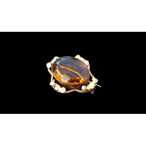 483 - VICTORIAN GOLD TOPAZ BROOCH