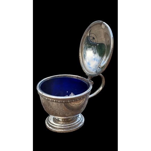 556 - A 1933 BIRMINHAM SILVER  LIDDED POT WITH WITH BLUE GLASS LINER BY ERNEST WILLIAM LINNETT 72.7grm