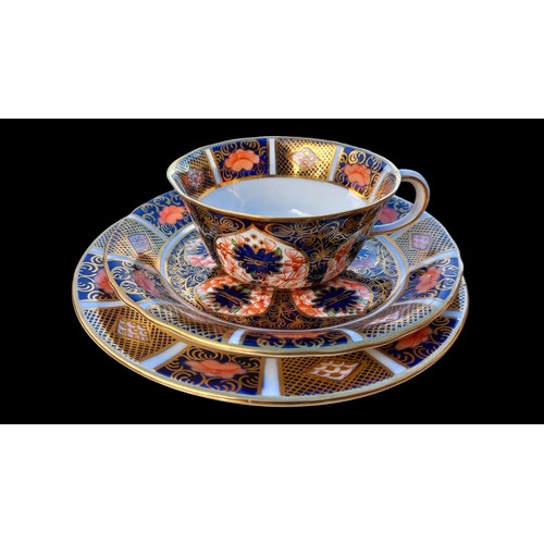 558 - A ROYAL CROWN DERBY 12 PIECE  SERVICE