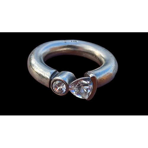 567 - A SILVER CHUNKY RING SET WITH 2 CLEAR STONES 14.5G SIZE N