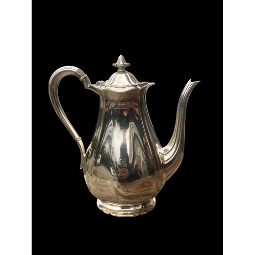 569 - A FINE EDWARDIAN SILVER TEA/COFFEE POT BY ATKIN BROTHERS 1906 654GRAMS