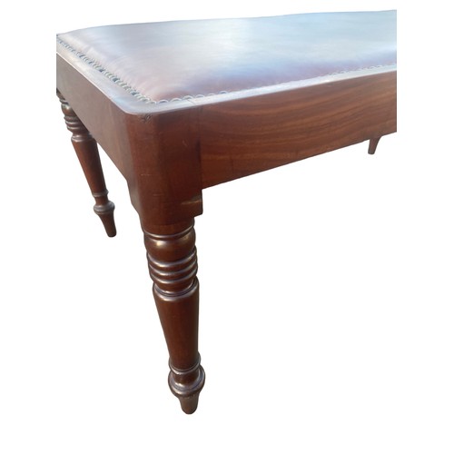 573 - A GEORGIAN LEATHER TOP STOOL 39x22x17