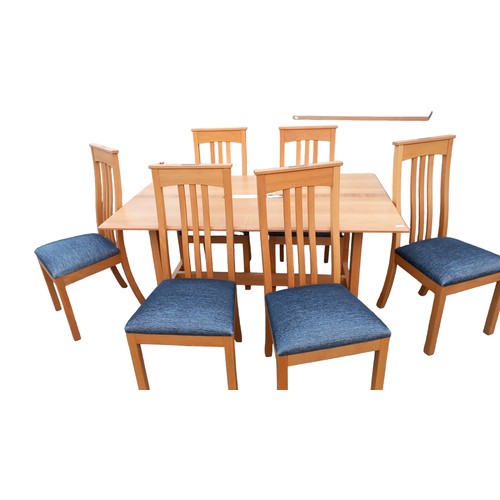 584 - A QUALITY SOLID OAK DINING TABLE COMPLETE WITH AN EXTRA LEAF & 6 MATCHING CHAIRS