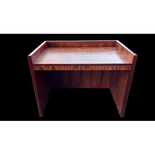 610 - A DESIGNER ROSEWOOD VINTAGE DESK 38 x 24 x 29