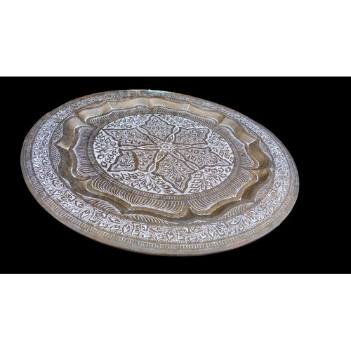 621 - LARGE INDIAN BRASS TRAY 17