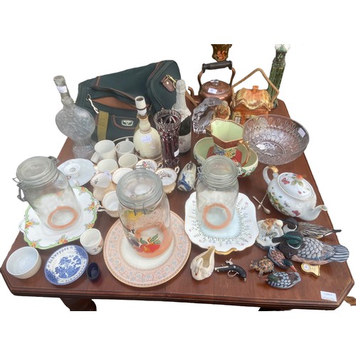 647 - A VERY GOOD MIXED TABLE LOT TO INCLUDE TEA SERVICE, ANTLER BAG, WADE & SO MUCH MORE