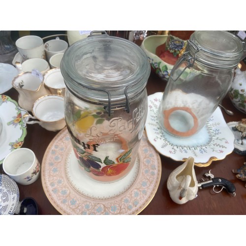 647 - A VERY GOOD MIXED TABLE LOT TO INCLUDE TEA SERVICE, ANTLER BAG, WADE & SO MUCH MORE