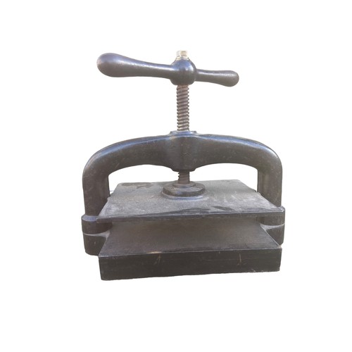 649 - A LARGE CAST IRON BOOK PRESS