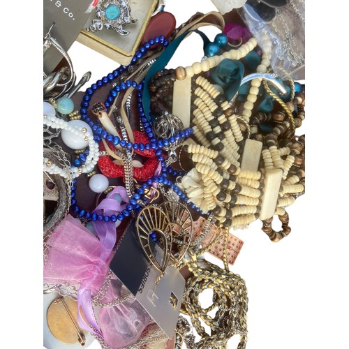 54 - A MIXED LOT OF COSTUME JEWELLERY