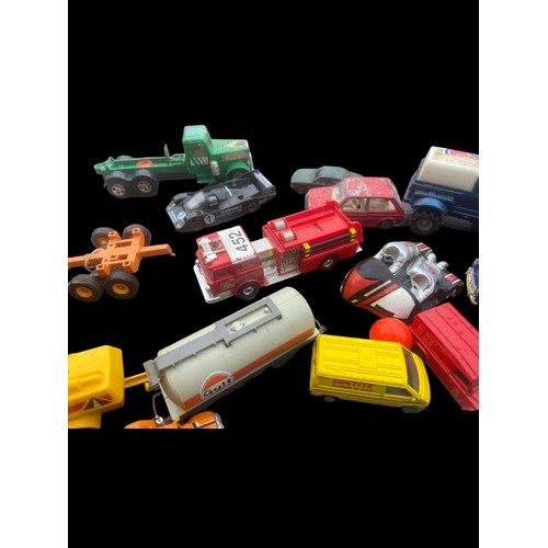 103 - A MIXED LOT OF VEHICLES TO INCLUDE CORGI, MATCHBOX ETC