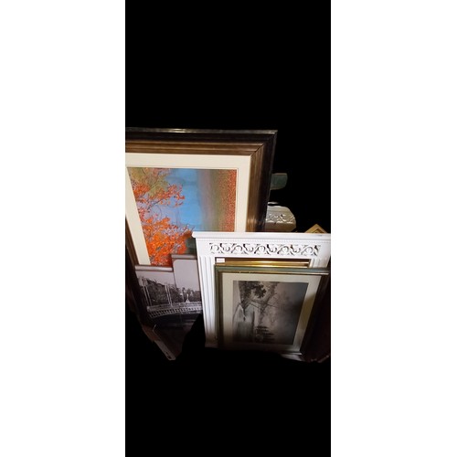 31 - A QUANTITY OF PRINTS, PICTURES AND MIRRORS