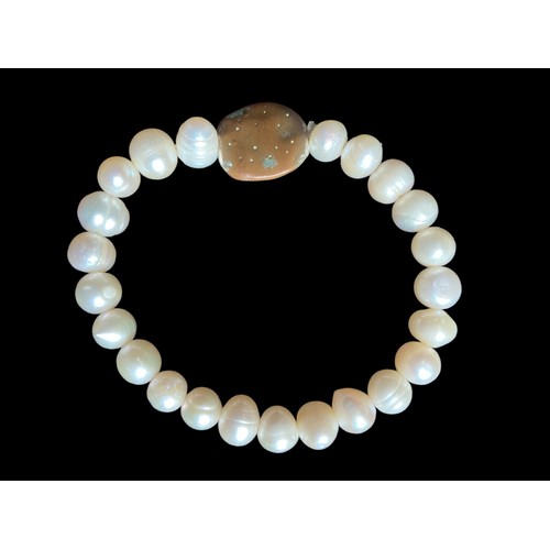 230 - A GENUINE PEARL BRACELET