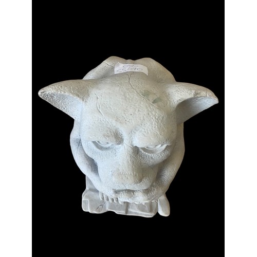 123 - A SMALL RESIN GARGOYLE 8