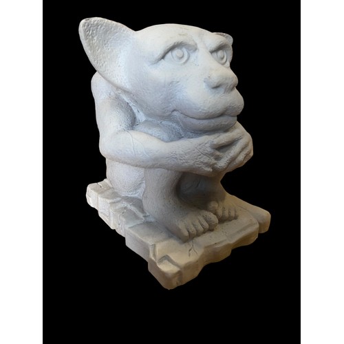 123 - A SMALL RESIN GARGOYLE 8