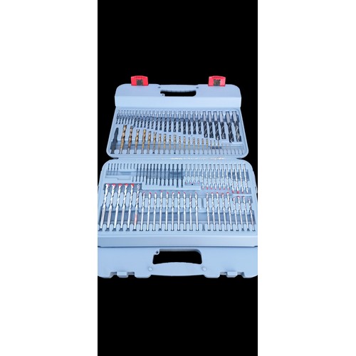 352 - 215 DRILL BIT SET CASED