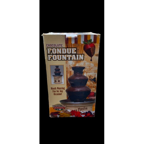 700 - NEW BOXED CHOCOLATE FOUNTAIN