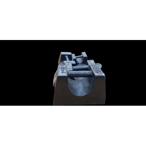 134 - CAST AVERY SCALES & WEIGHTS