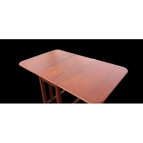 143 - A MAHOGANY DROPLEAF TABLE (EXCELLENT CONDITION)