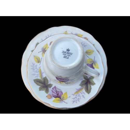 159 - 19 PIECE DUCHESS SERVICE