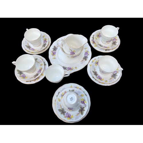 159 - 19 PIECE DUCHESS SERVICE