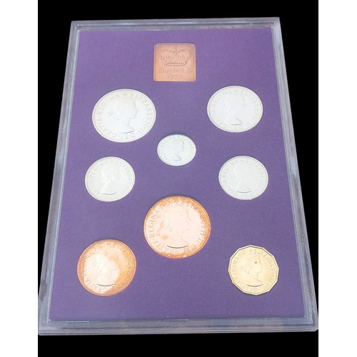 239 - 1970 CASED COINS AND CASED BRITAINS 1ST DECIMAL COINS