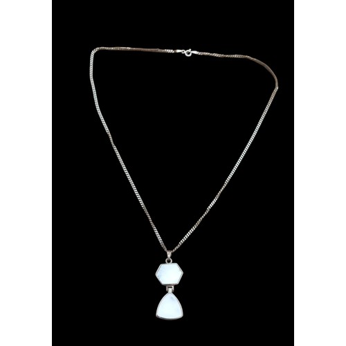 250 - 925 SILVER MOTHER OF PEARL PENDANT ON 925 SILVER CHAIN