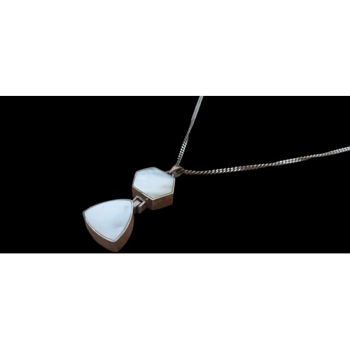 250 - 925 SILVER MOTHER OF PEARL PENDANT ON 925 SILVER CHAIN