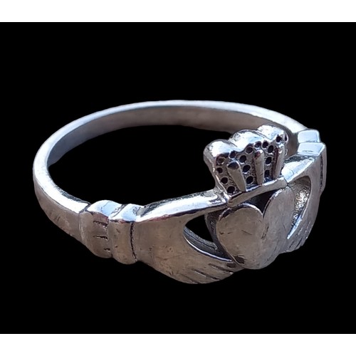 263 - SILVER CLADDAGH RING