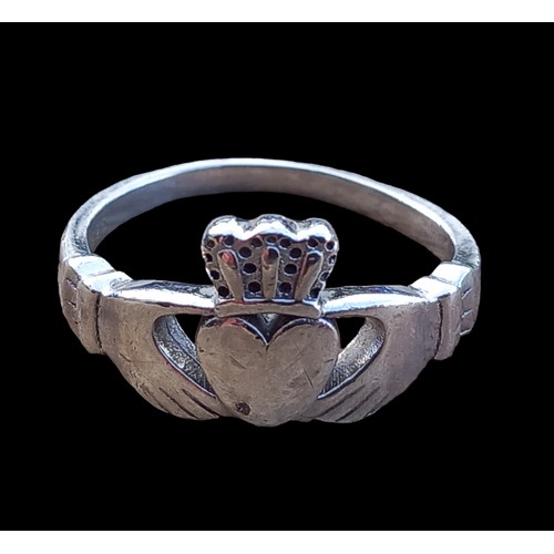 263 - SILVER CLADDAGH RING
