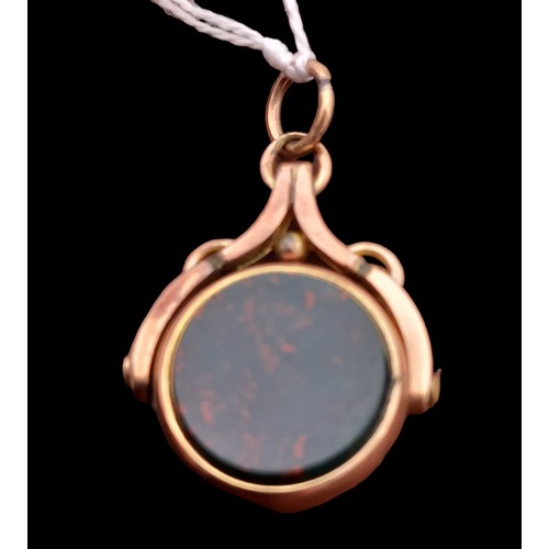 264 - A COLLECTABLE VINTAGE AGATE SET SWIVEL FOB