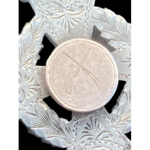 279 - AN EDWARDIAN GOLD AND SILVER MEDAL WITH CROSSED RIFLES WON BY JOHN KIRK BELFAST 1903 A.G.L