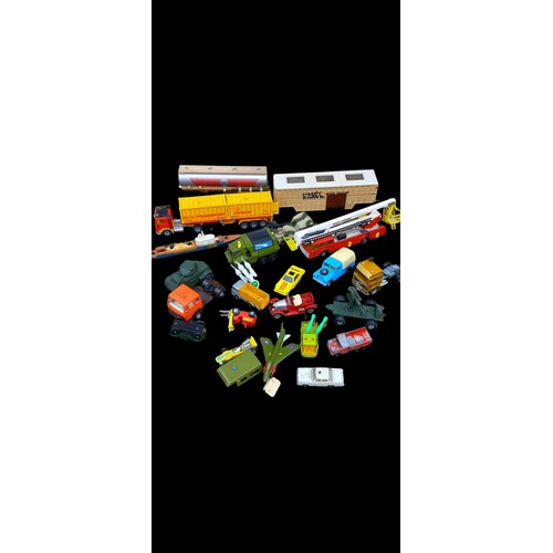 294 - LOT OF VINTAGE DIE CAST TOYS TO INCLUDE CORGI AND MATCHBOX