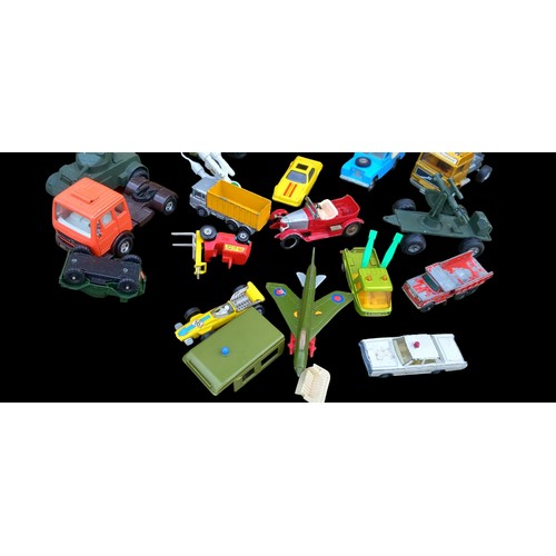 294 - LOT OF VINTAGE DIE CAST TOYS TO INCLUDE CORGI AND MATCHBOX