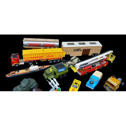 294 - LOT OF VINTAGE DIE CAST TOYS TO INCLUDE CORGI AND MATCHBOX