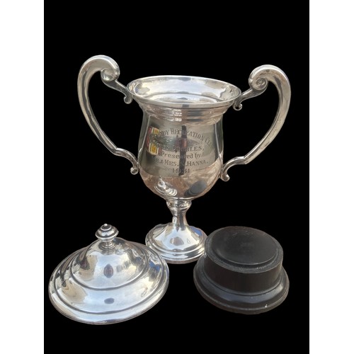 556 - A 1929 CHESTER DOUBLE HANDLED SILVER TROPHY COMPLETE WITH LID PRESENTED TO Mr & Mrs S. HANNA LIMAVAD... 