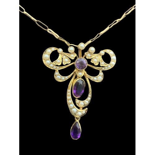 577 - A BEAUTIFUL 9CT AMETHYST & PEARL PENDANT ON A 9CT GOLD CHAIN