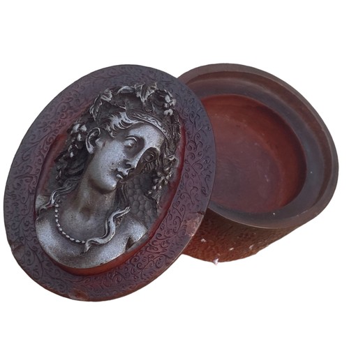 539 - A DANBIERE PARIS CAMEO PILL BOX MARKINGS TO BASE