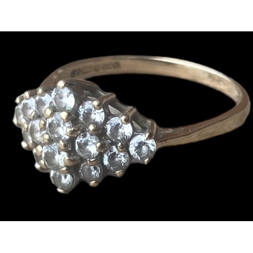 579 - A 9ct GOLD BOAT SHAPED WHITE  STONE RING