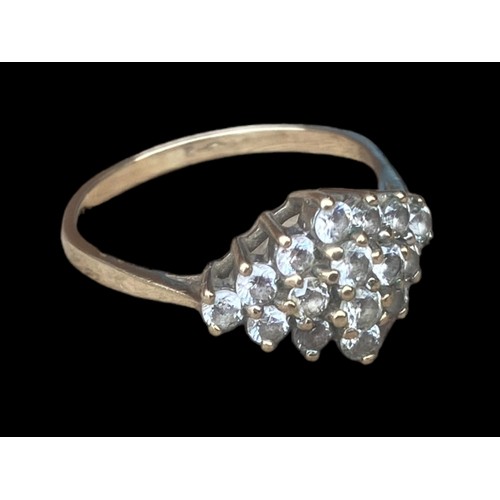 579 - A 9ct GOLD BOAT SHAPED WHITE  STONE RING